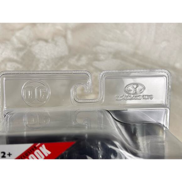 McFarlane DC Direct Page Punchers Platinum Edition Damian Wayne Robin 6” Figure - Picture 9 of 9